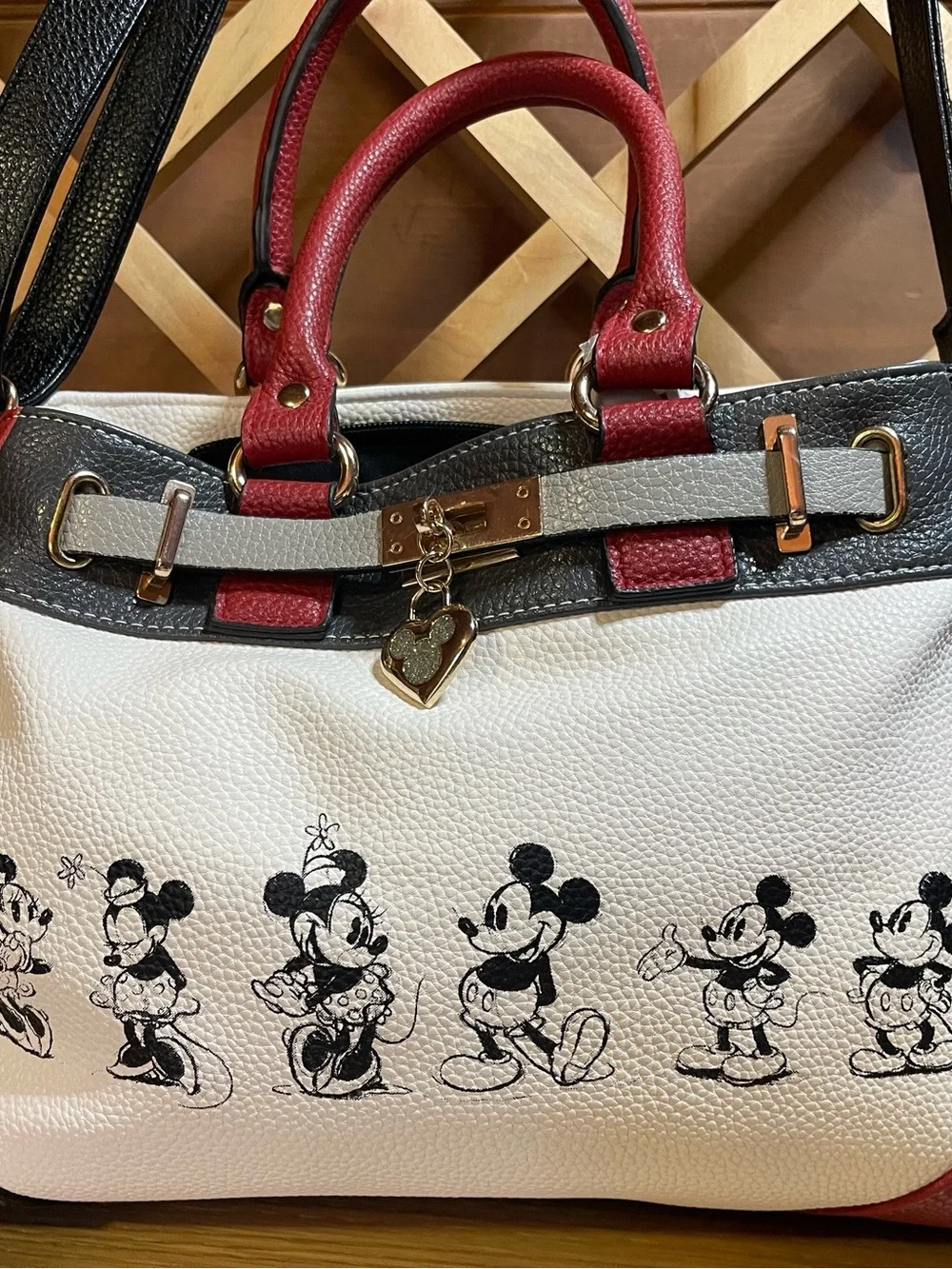 The Bradford Exchange Disney Mickey&Minnie Love Story Kissing Heart Satchel Bag